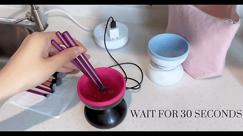 Mini makeup brush