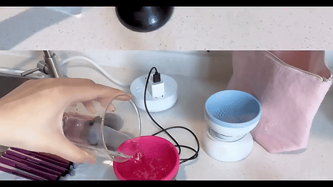 Mini makeup brush